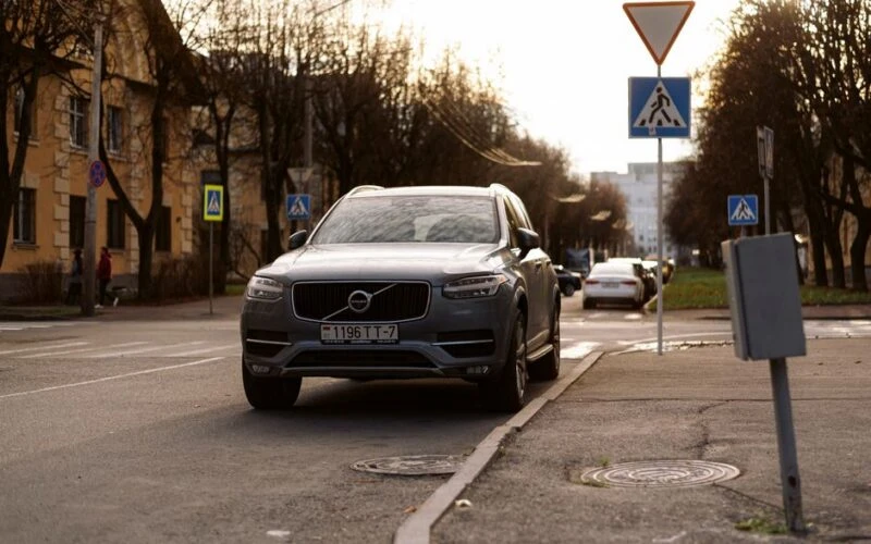 Volvo оновлює безпеку електромобілів ES90, EX60 та EX90