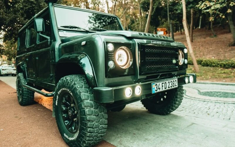 Land Rover Classic запускає програму Works V8 Conversion