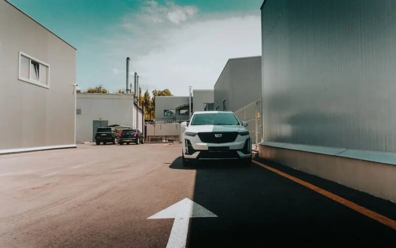 Cadillac запускає плагін-гібридний кросовер XT5 у продаж