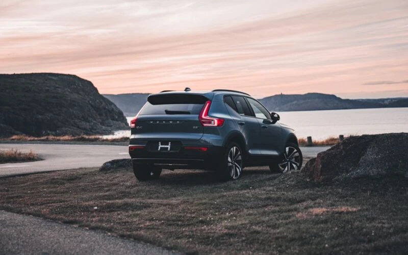 Volvo EX40 зникає з ринку США: що далі для електромобілів?