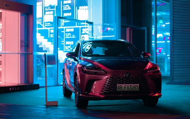 Бруклінський колектив MSCHF створив скульптури з Lexus