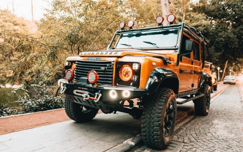 У США продають унікальний Land Rover Defender з шістьма колесами